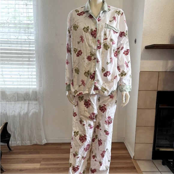 🌸Floral Pajama Set🌸 - Picture 1 of 9